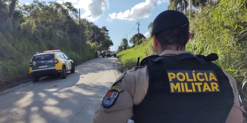 O local foi isolado pela Polícia Militar até a chegada da equipe de Criminalística