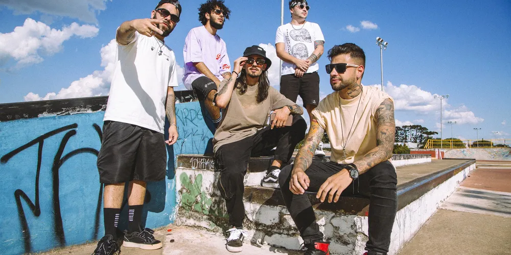 O EP apresenta novas versões acústicas de três músicas já conhecidas do público