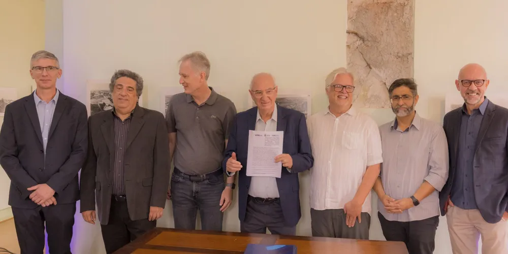 A assinatura aconteceu nesta segunda-feira (09), na Casa da Praça de Castro