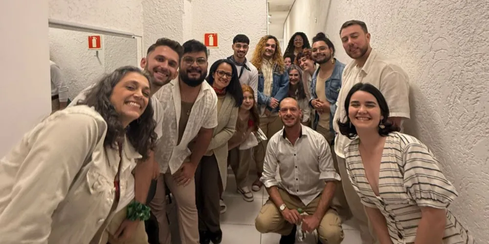 Com participações especiais na percussão, o espetáculo reforça a proposta festiva e vibrante que marcou o Carnaval de Ponta Grossa