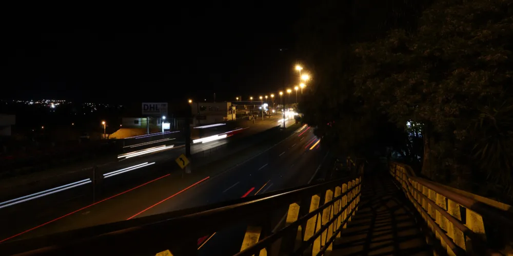 Passarela que atravessa a avenida Souza Naves