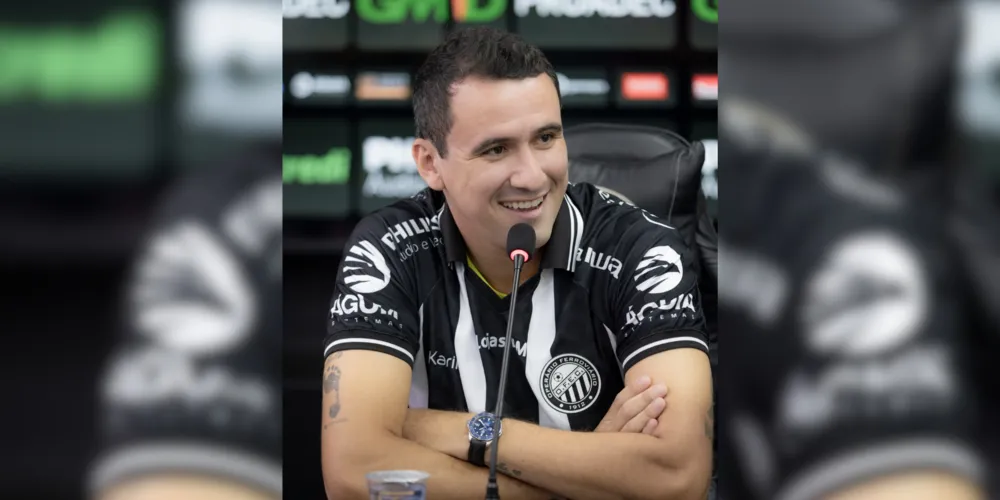 Pablo em coletiva de imprensa pelo Operário