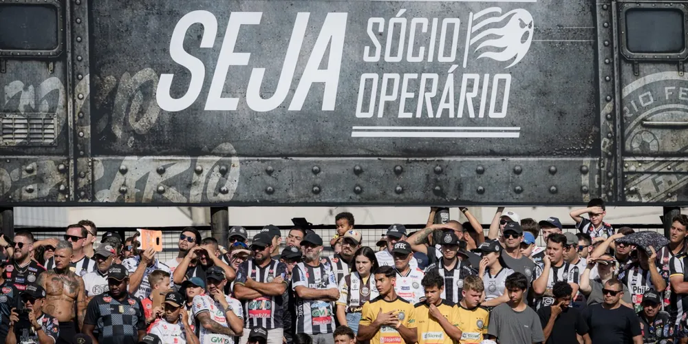Torcida do Fantasma presnete no estádio Germano Krüger
