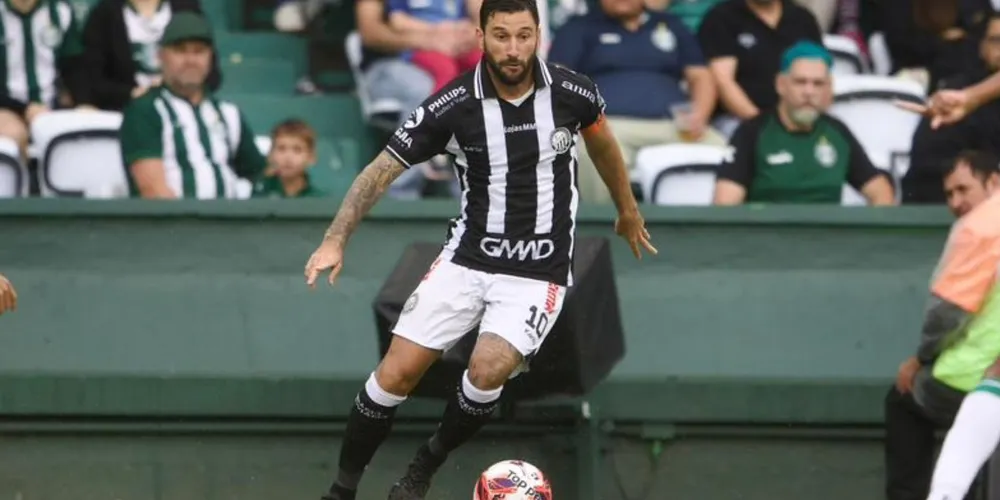 Gabriel Boschilia em ação pelo Operário Ferroviário