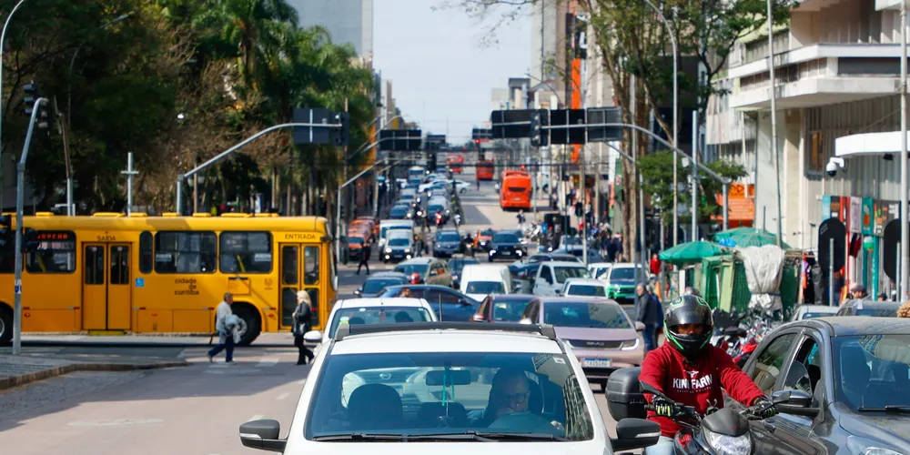 Trânsito na capital paranaense