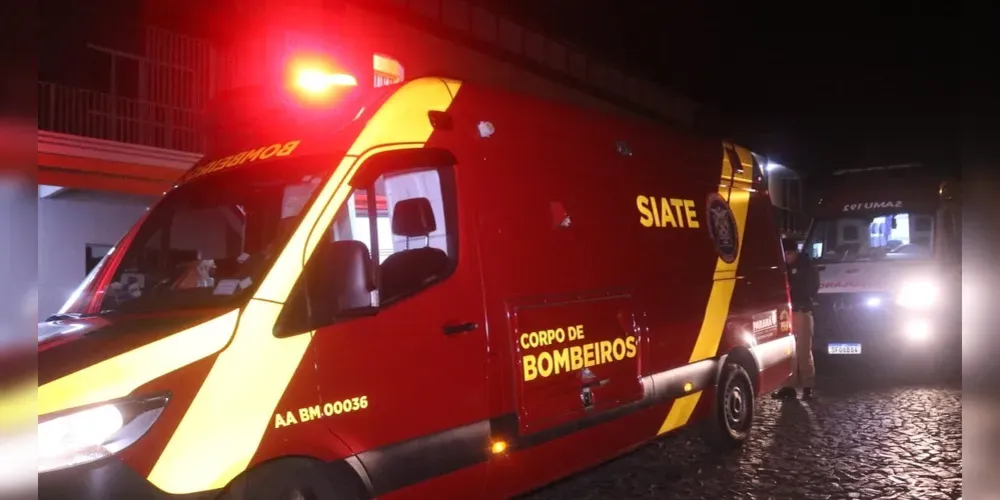 As equipes de atendimentos foram acionadas e prestaram os primeiros socorros no local
