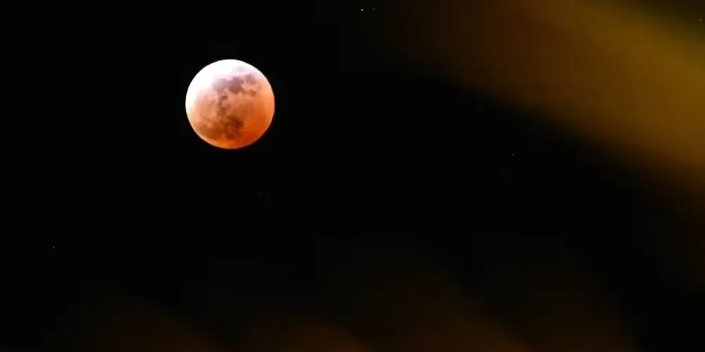 A Lua se aproximará de um eclipse lunar total na Califórnia em março de 2025