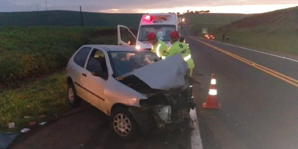 Batida frontal envolveu um veículo Fiat Palio e um Volkswagen Gol