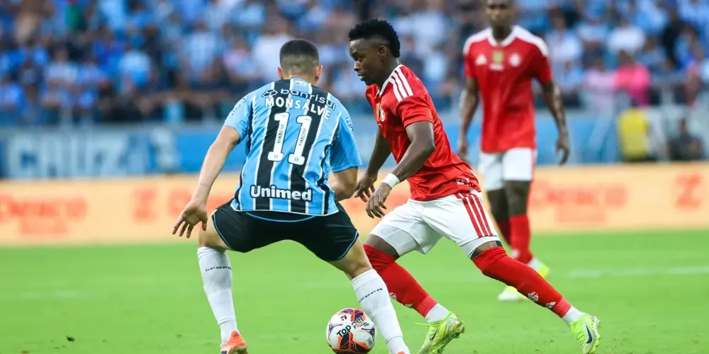 Grêmio atropelou o Inter no jogo de ida