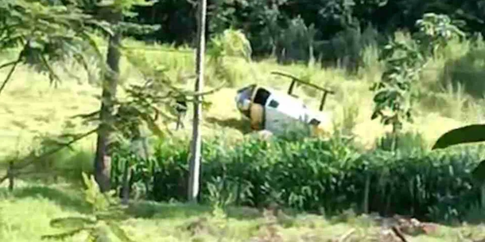 O helicótero Falcão 13, da Polícia Militar, caiu em área rural durante a operação