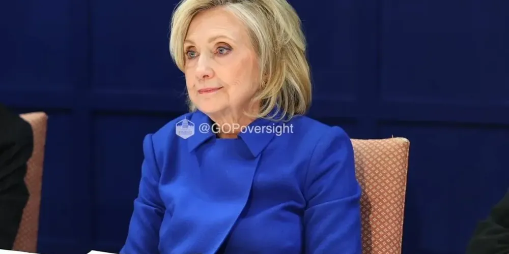 Hillary Clinton foi questionada sobre OVNIs durante depoimento sobre Epstein