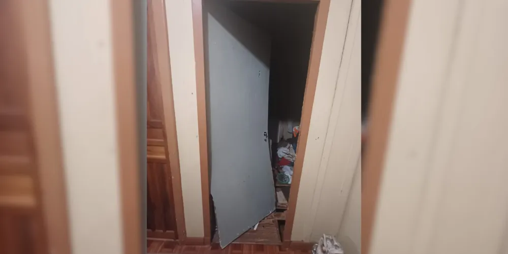 A idosa relatou que precisou se trancar no quarto por medo do filho