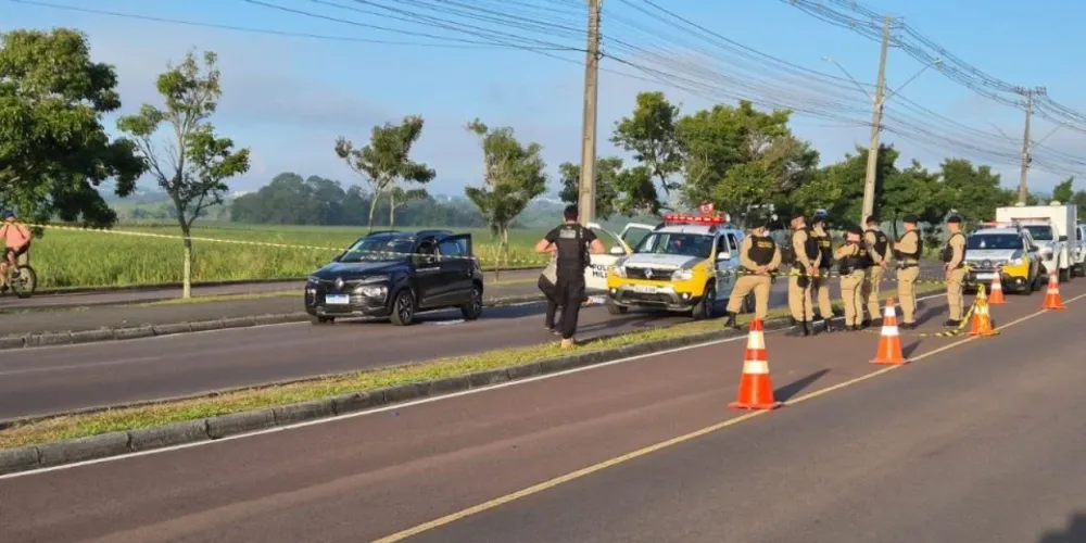 Ele foi atingido pelos disparos e morreu no local