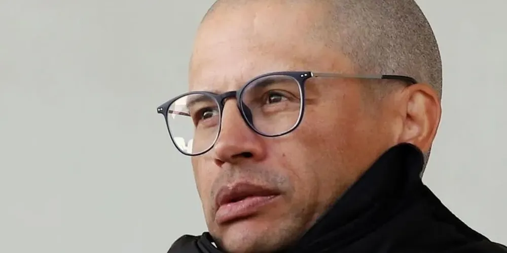 Além dele, também deixaram o clube os auxiliares João Cavalcanti e Zé Roberto, além do preparador físico Rodrigo Siqueira