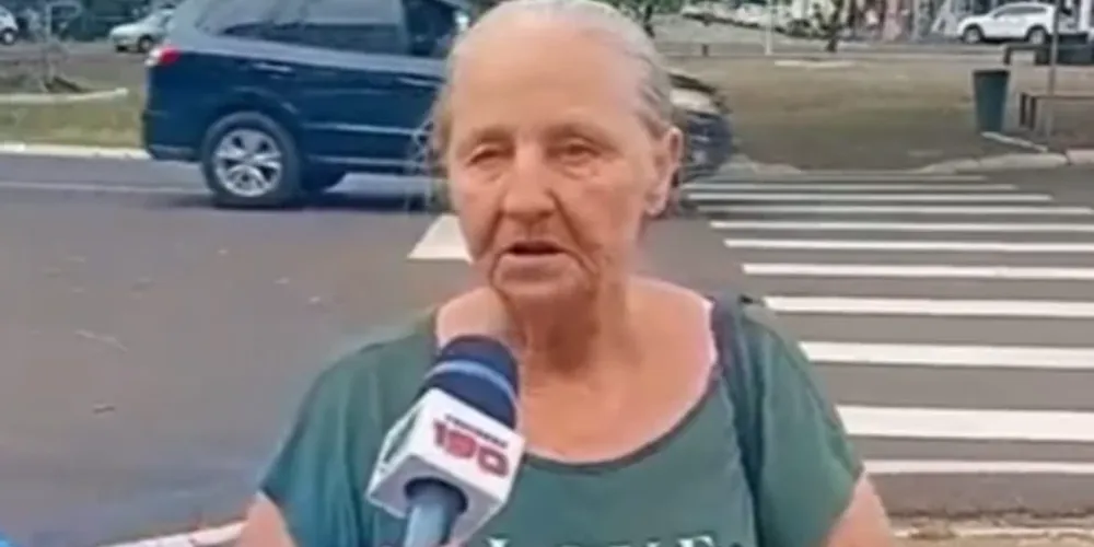 A idosa afirma que já buscou ajuda e formalizou reclamações