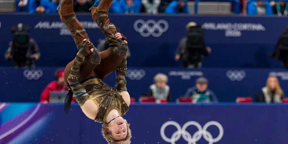 O backflip, popularmente conhecido como salto mortal, estava proibido pela ISU desde 1976