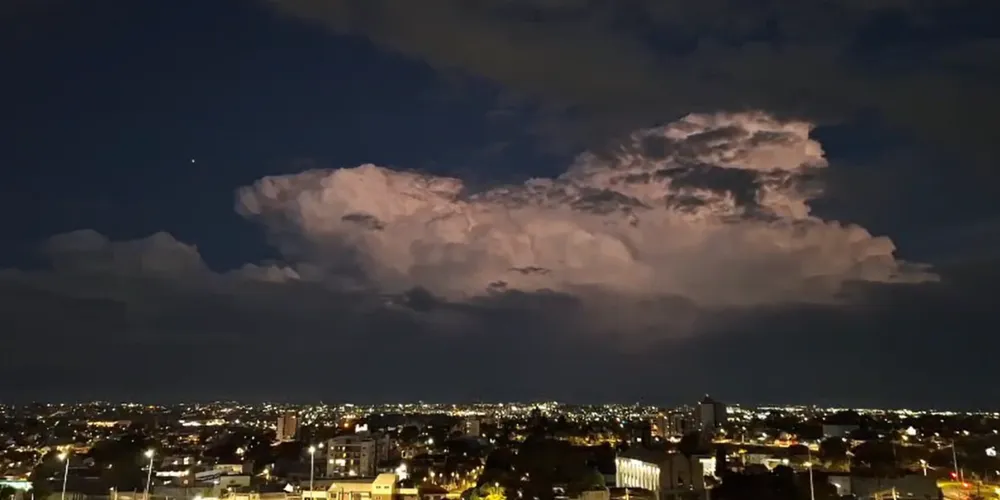 Os registros indicam chuva intensa em municípios como Guaratuba, Matinhos, Antonina, Paranaguá, Morretes e Pontal do Paraná