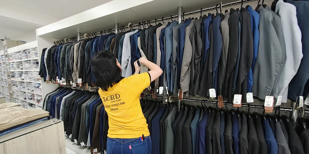 Por setores, o comércio tem expectativa positiva de 24,6%, com queda de 5,4%