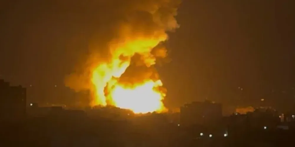 O alvo atingido funcionava como centro de comunicações do governo e teria sido utilizado recentemente por forças iranianas