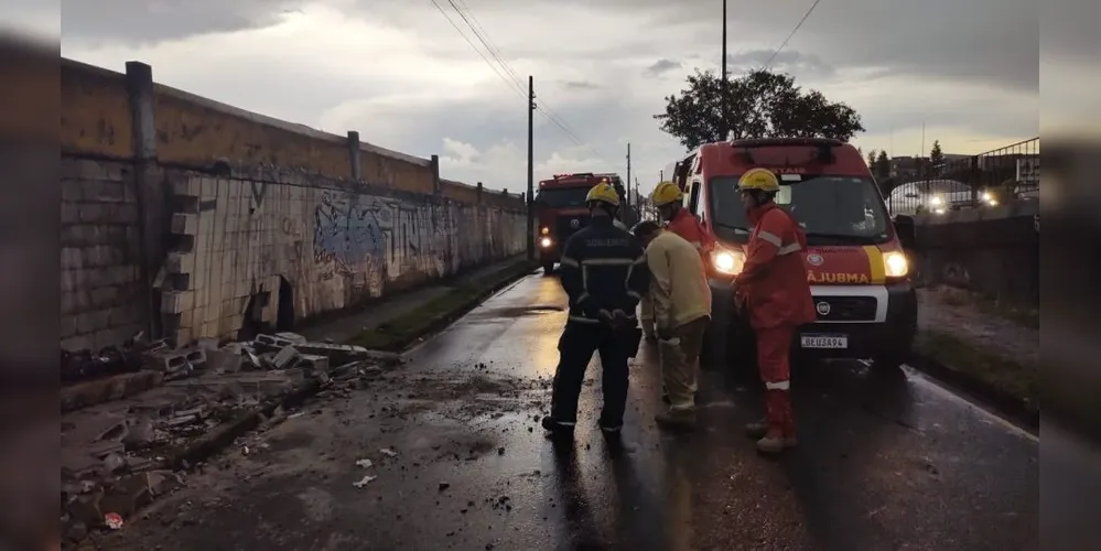 A vítima caminhava pela calçada ao lado da esposa no momento do acidente