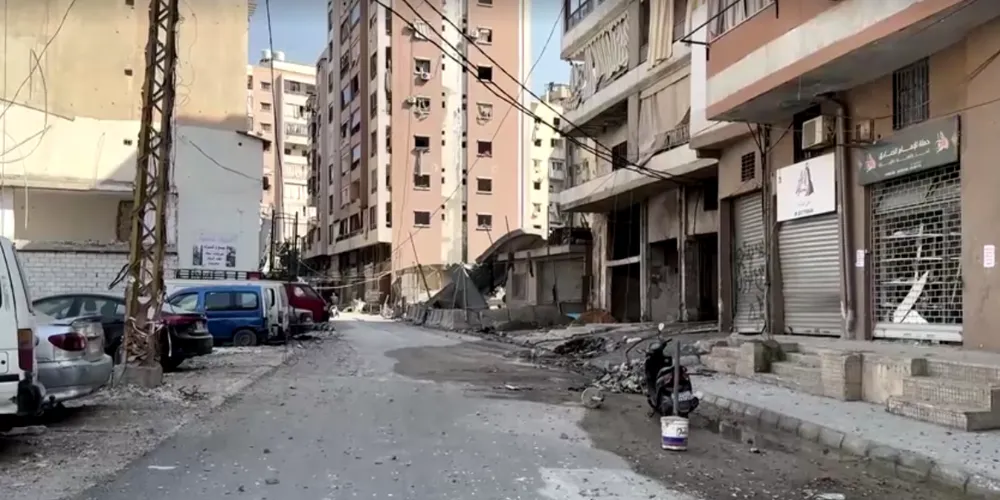 Fumaça e danos nos subúrbios ao sul de Beirute após ataques israelenses nesta terça-feira (3)