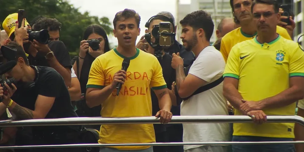 Nikolas Ferreira em ato da direita na Avenida Paulista neste domingo