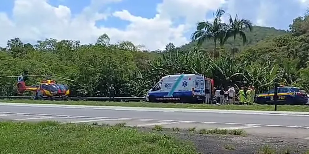 A ocorrência na BR-277 deixou uma vítima em óbito e outra enclausurada entre as ferragens