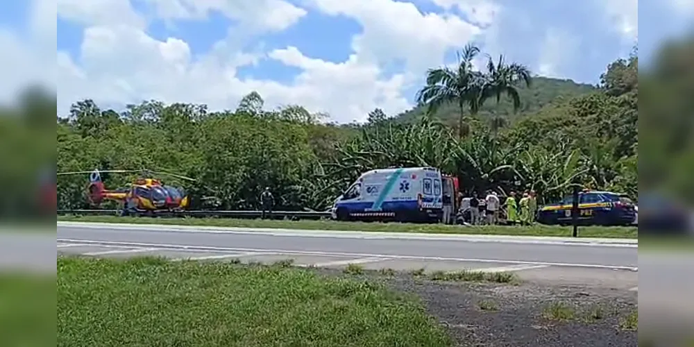 A ocorrência na BR-277 deixou uma vítima em óbito e outra enclausurada entre as ferragens