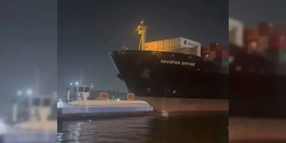 O navio colidiu contra as balsas na noite dessa segunda-feira (16)