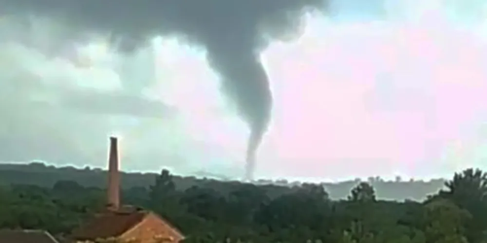 Nuvem funil registrada em Paulo Frontin