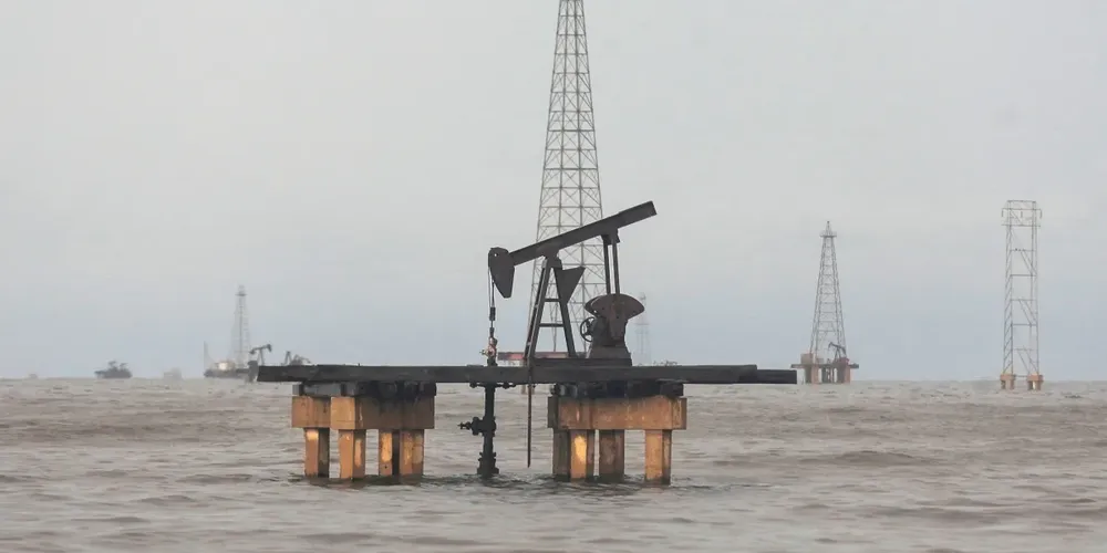Bomba de petróleo em Cabimas, Venezuela