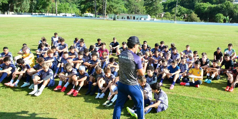 Os alunos do PG Soccer durante um teste organizado pelo instituto