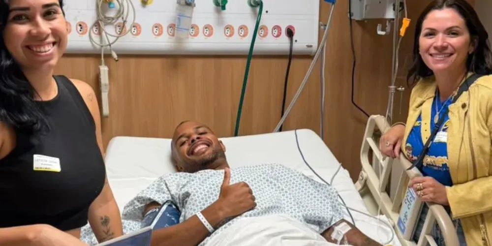 O jogador, de 24 anos, convulsionou aos 8 minutos do primeiro tempo do jogo contra o Flamengo