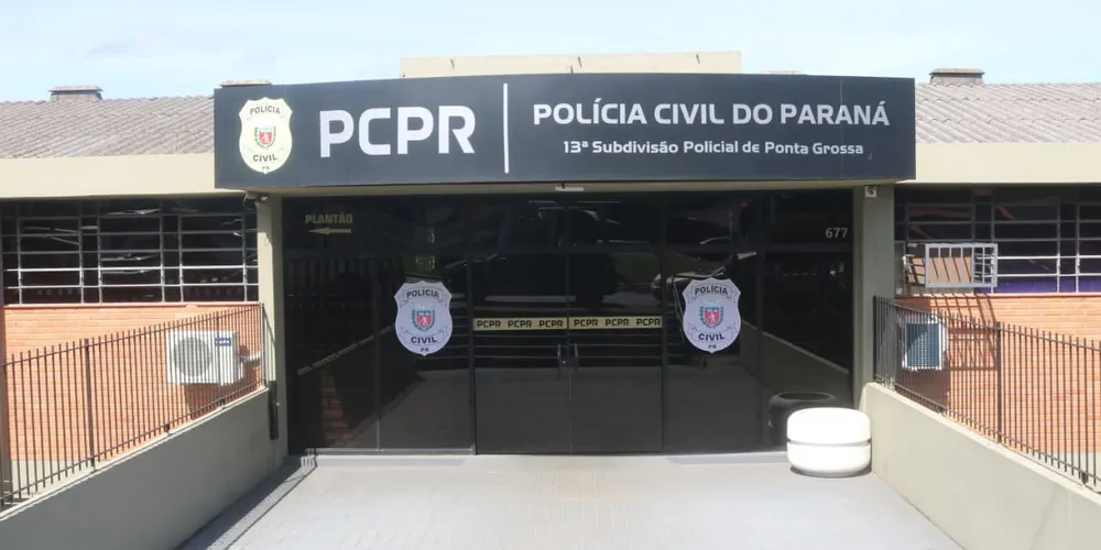 Ele foi encaminhado, com os objetos apreendidos, à 13ª Subdivisão Policial de Ponta Grossa