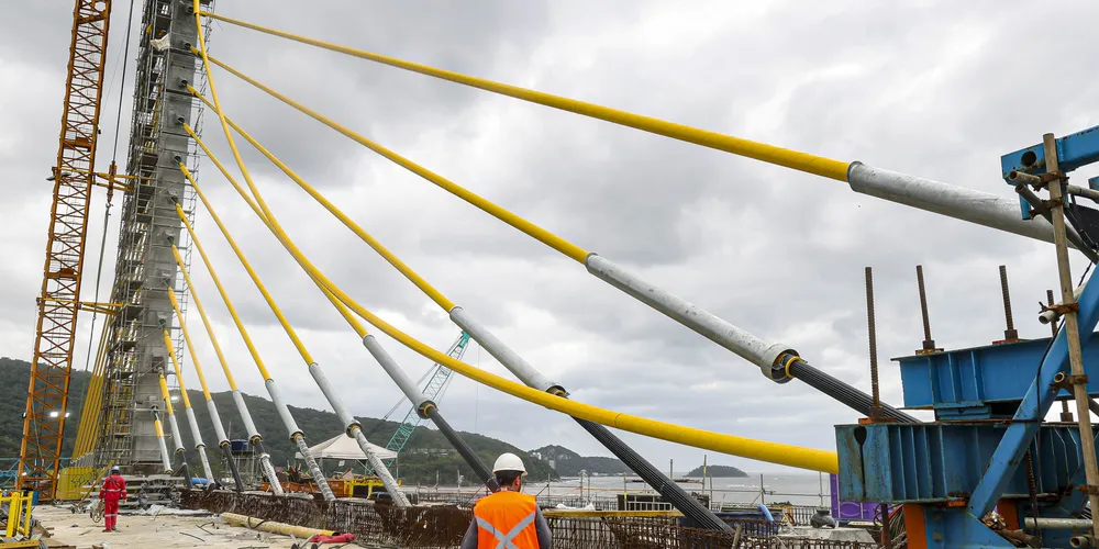 Colocação do último estai na Ponte ocorreu nesta sexta-feira (27)