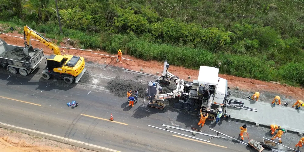 Obra é realizada pelo DER-PR