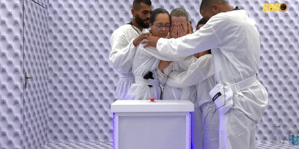 Ao longo do dia, ela falou sobre não estar aguentando a dinâmica