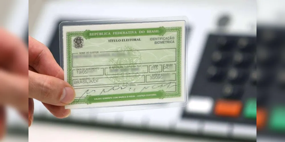 O Título de Eleitor é um documento obrigatório para quem tem entre 18 e 69 anos de idade, mas já pode ser tirado por adolescentes com 15 anos completos
