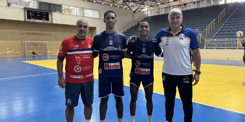 San (esquerda) e Brendo (direita) já estão treinando com o grupo comandado pelo técnico Wagner 'Kbça'