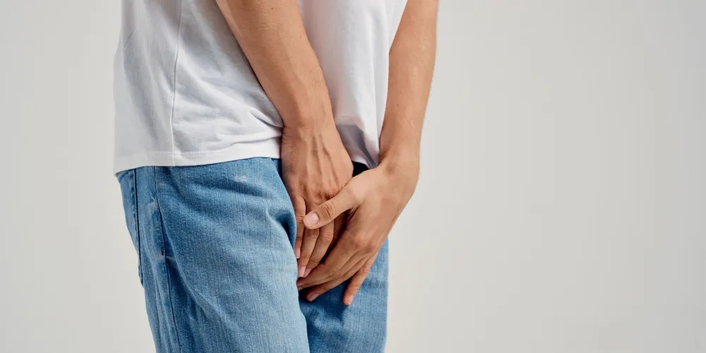 Com o passar dos anos, o hábito de adiar a ida ao banheiro também pode interferir no funcionamento da bexiga, podendo chegar ao ponto de perder a capacidade de senti-la cheia