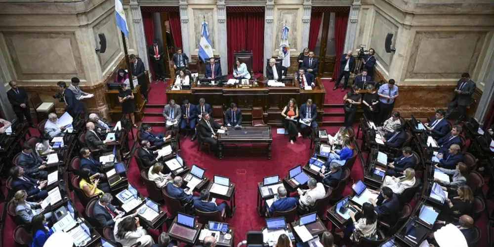 Foram 44 votos a favor, 27 contrários e uma abstenção