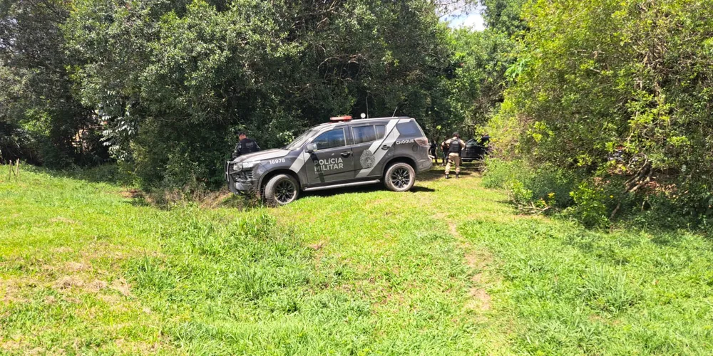 Consta ainda que o autor possuía mandado de prisão em aberto, relacionado a envolvimento em homicídios