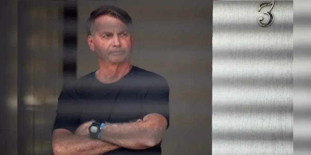 O documento também aponta que Bolsonaro apresenta sinais e sintomas neurológicos que aumentam o risco potencial de novos episódios de queda