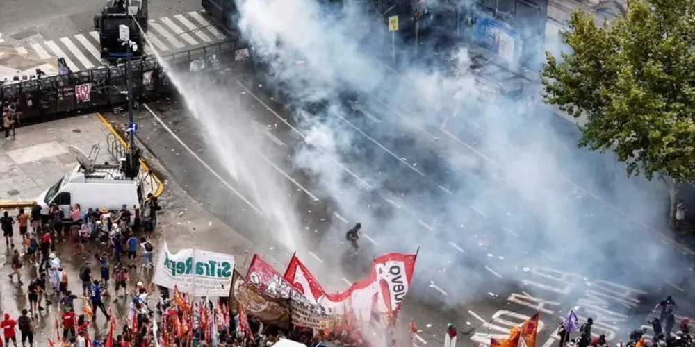 A greve dos trabalhadores marítimos ⁠afetou a atracação e desatracação de navios