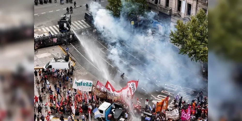 A greve dos trabalhadores marítimos ⁠afetou a atracação e desatracação de navios