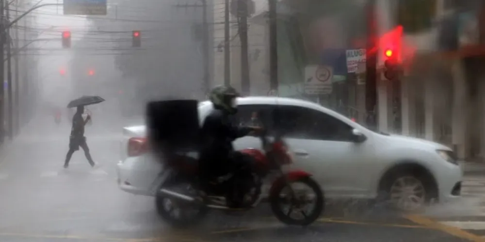 Frente fria avança pelo estado até segunda-feira (16)