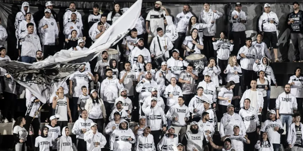 Torcida Trem Fantasma presente no estádio Germano Krüger