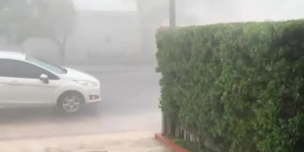 Um forte temporal atingiu União da Vitória neste sábado (17)