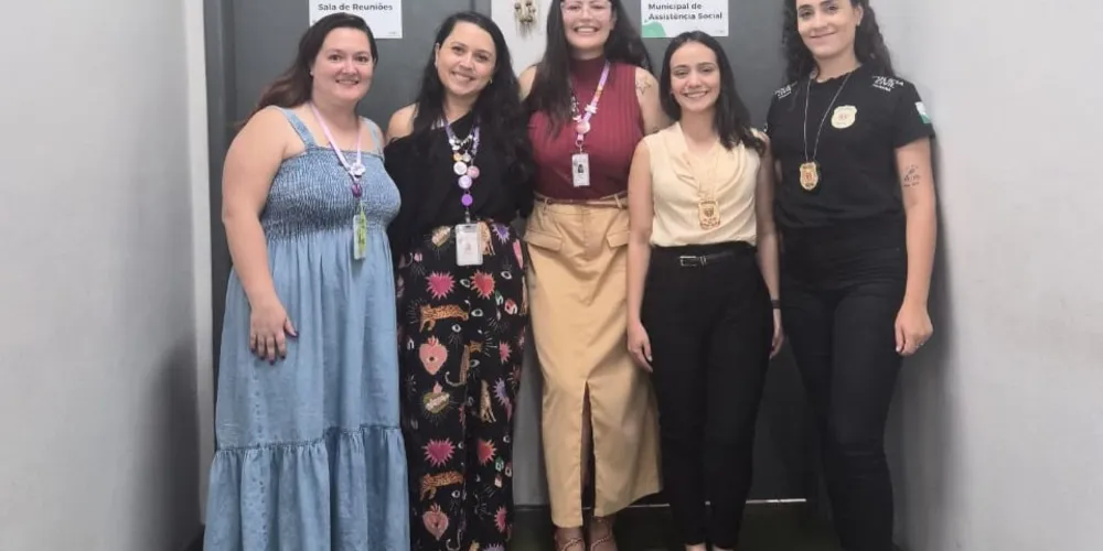 Ana Luiza Marra Cesco e Isabelle Cristina Leme conheceram a Secretaria Municipal de Assistência Social de Telêmaco Borba