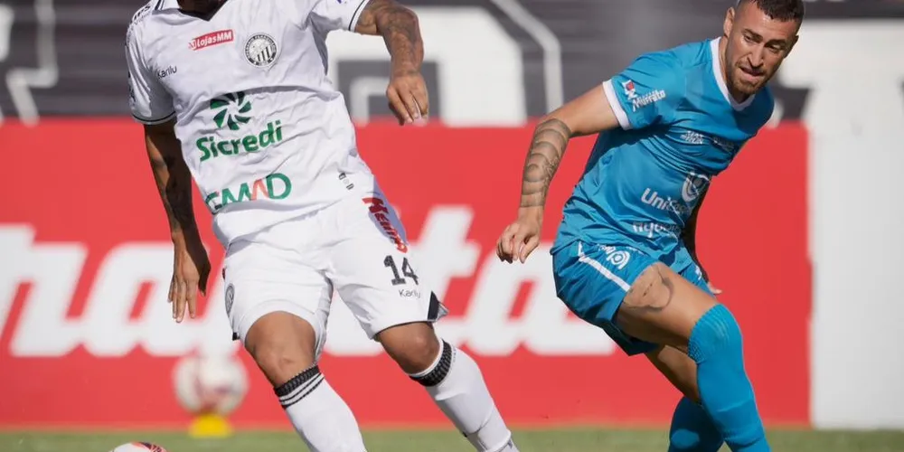 Apesar do placar zerado, a primeira partida da final foi aberta, com chances para os dois lados